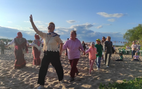 Танцует весь Шенкурск: как проект «Танцуют все» объединил горожан от мала до велика