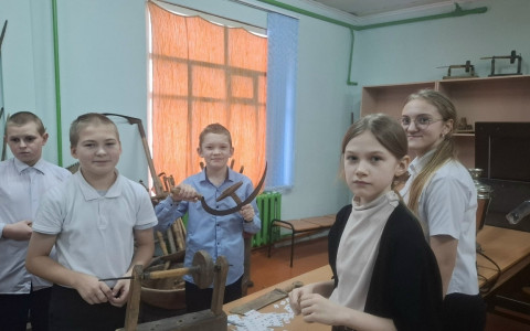 Энтузиазм и молоток: в Тавреньгской школе полным ходом идет создание музея, который можно потрогать руками