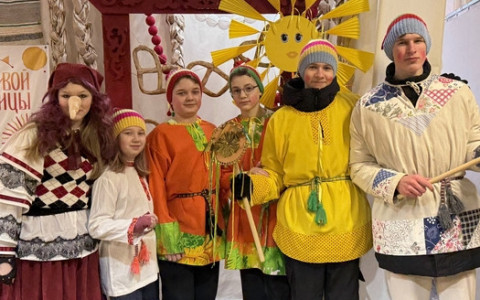 Круг благотворителей в Плесецке: семейный фестиваль «Солнечное сияние Масленицы» с успехом прошёл в городе