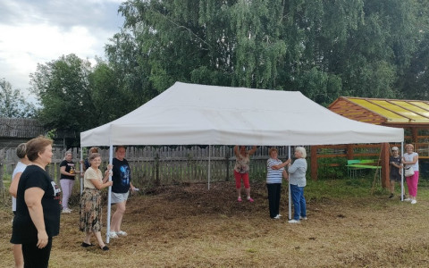 Хорошие новости Области добра: в Долматово приехала беседка-тент!