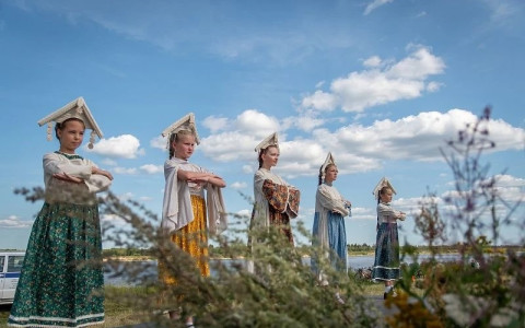 В Холмогорах прошёл семейный экофестиваль «Живица» под открытым небом
