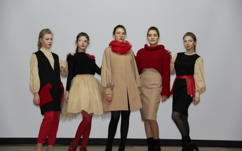 Студия дизайна из Плесецка представила коллекцию одежды по мотивам народной росписи