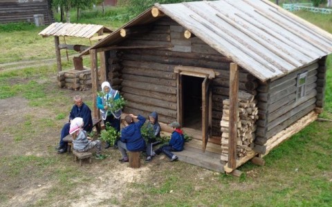 Активисты восстановили в селе Бычье старинную баню