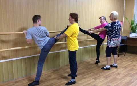 Инклюзивные танцевальные репетиции детей с ОВЗ и пожилых людей продолжаются в Вологде