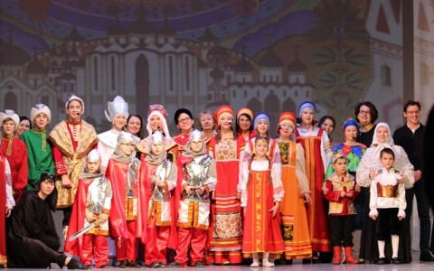Активное поколение: в Мурманской области в городе Кола авторы проекта «Театр трех поколений» провели спектакль по мотивам А.С. Пушкина