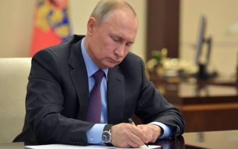Путин поддержал: как улучшится жизнь сирот, пожилых людей и НКО благодаря поручениям президента