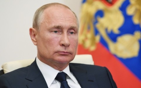 Путин поручил списать налоги и страховые взносы СО НКО